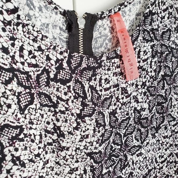 StitchFix Eight Sixty Black/White Colorblock Top - Picture 5 of 5